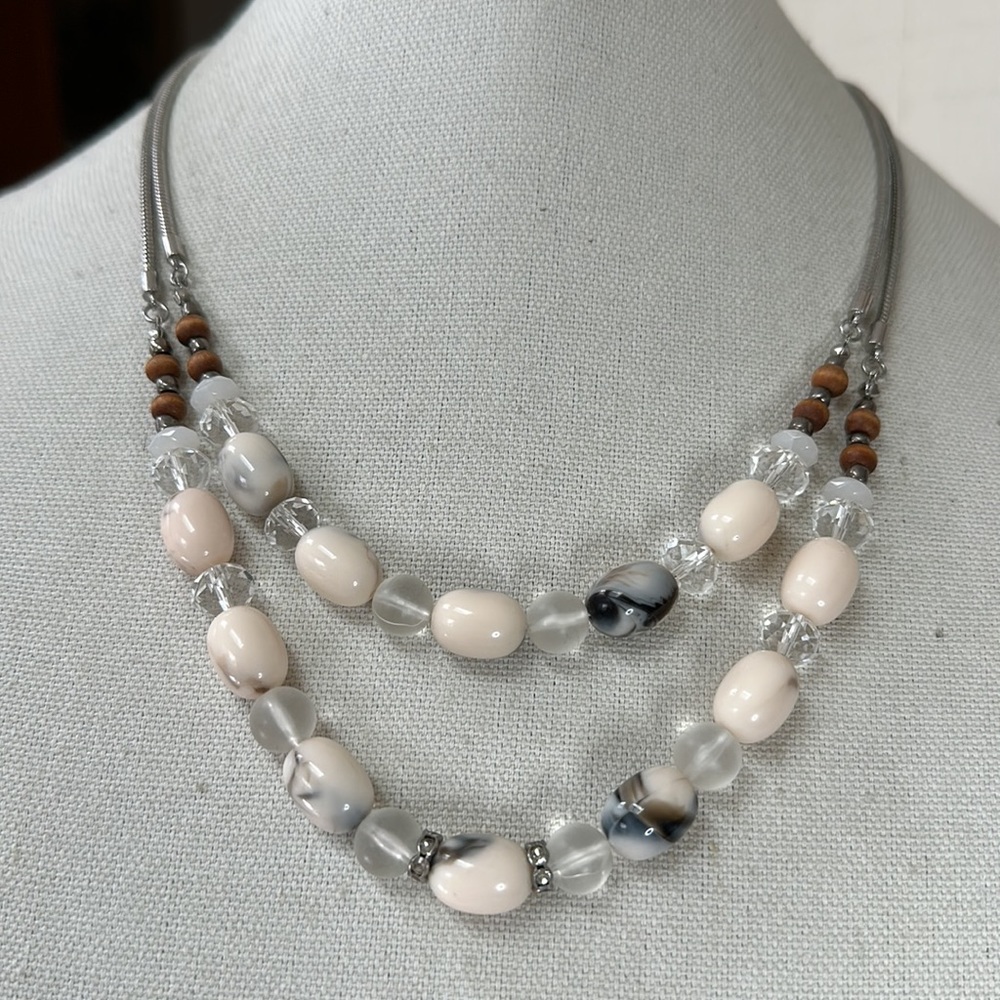 Funky marbleize and wood bead LOFT necklace